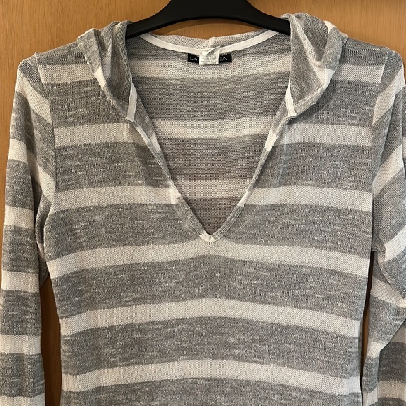 La Blanca Women’s Striped Hooded V Neck Swim Coverup Gray White Size Small - Picture 2 of 9